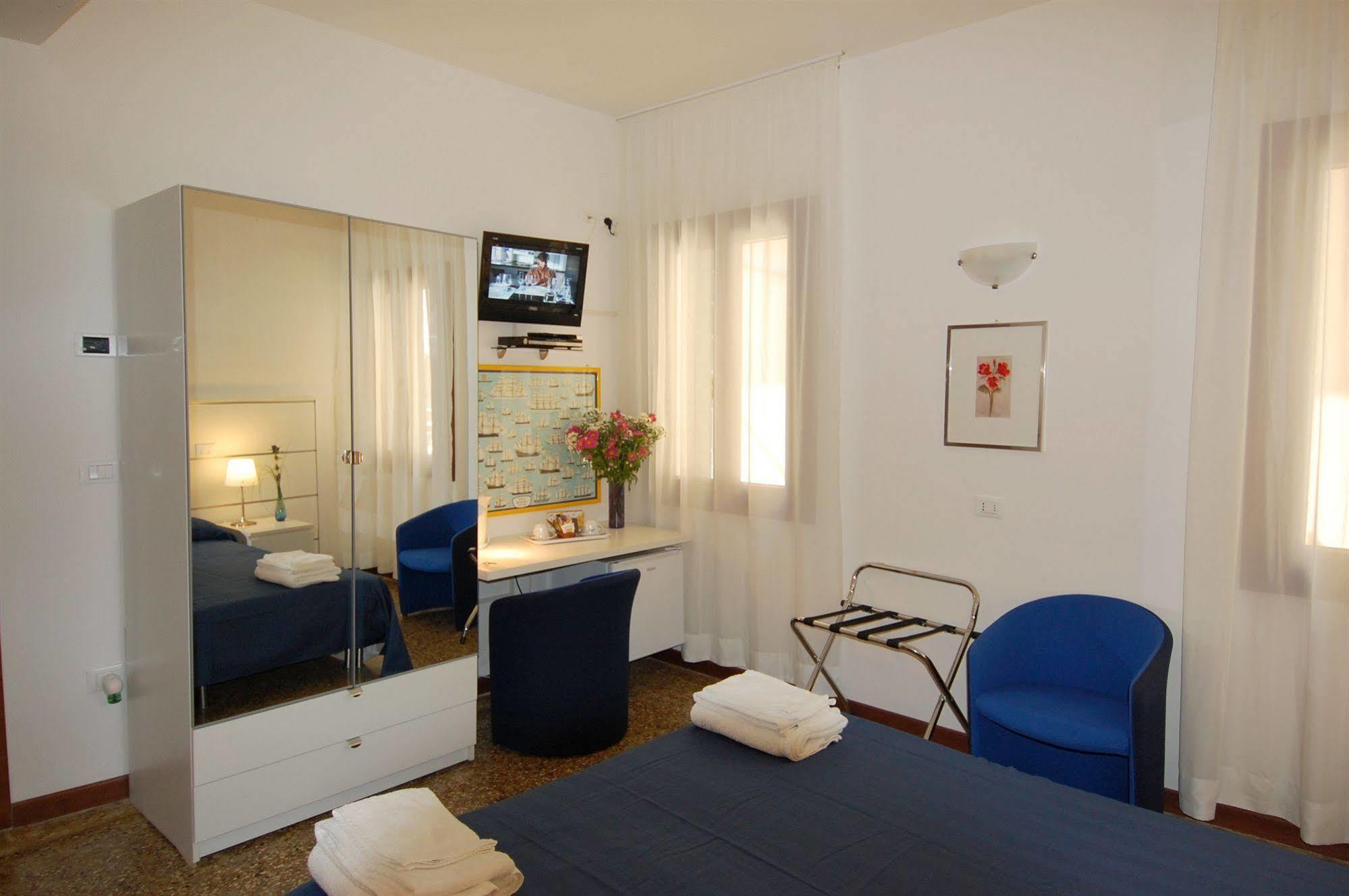 Santa Margherita Guest House Венеция Экстерьер фото