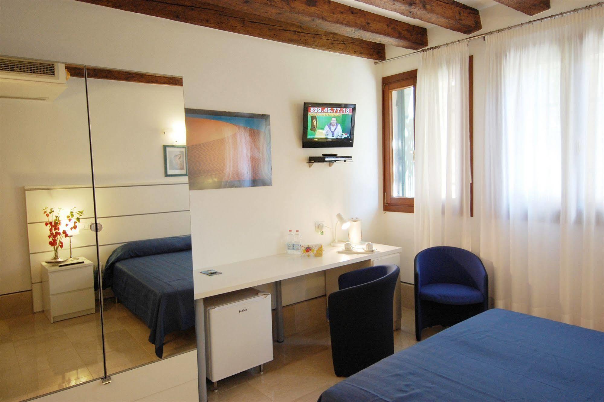 Santa Margherita Guest House Венеция Экстерьер фото